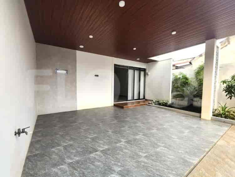 Dijual Rumah 3 BR, Luas 240 m2 di Jagakarsa, Cinere - RHASae7 2