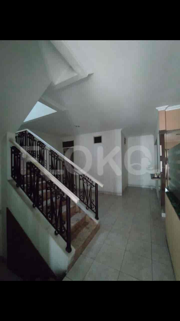 RHASb38 | House in Daan Mogot - 3BR for Sale with Balcony 5