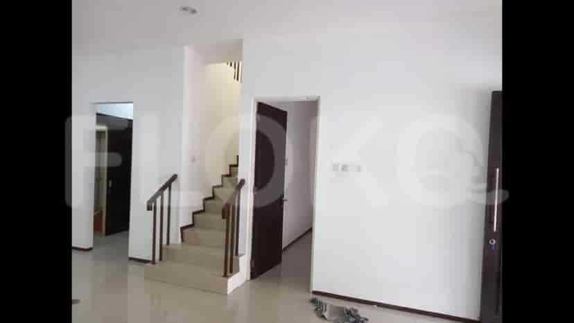 RHAS000, 2 Floors House in Daan Mogot For Sale | Spacious Living 6