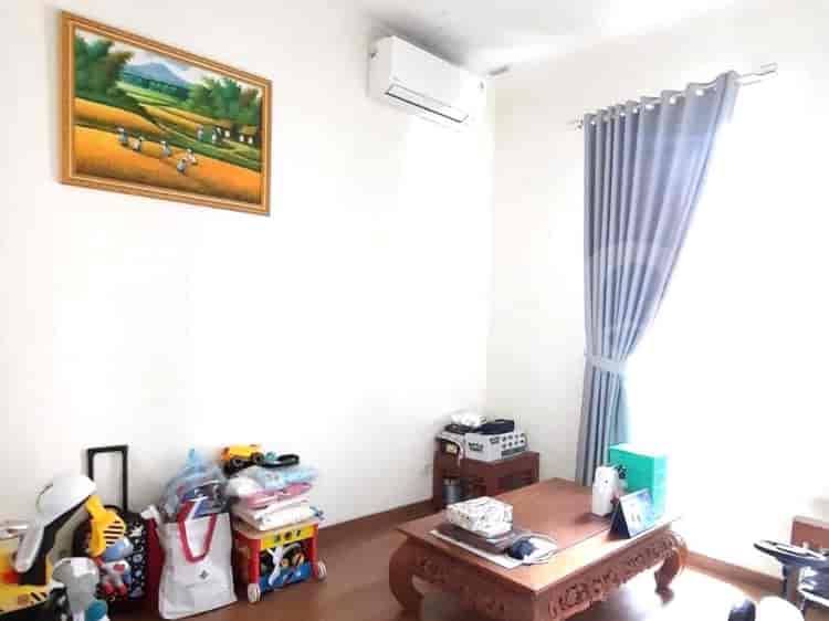 Dijual Rumah 4 BR, Luas 190 m2 di Gading Serpong, Gading Serpong - RHAS9d9 1