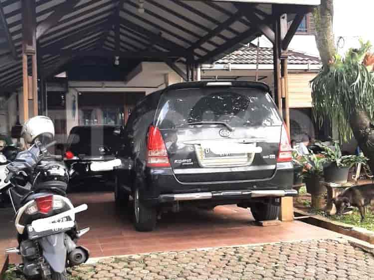 Dijual Rumah 6 BR, Luas 128 m2 di Haji Nawi, Gandaria - RHAS7c6 3