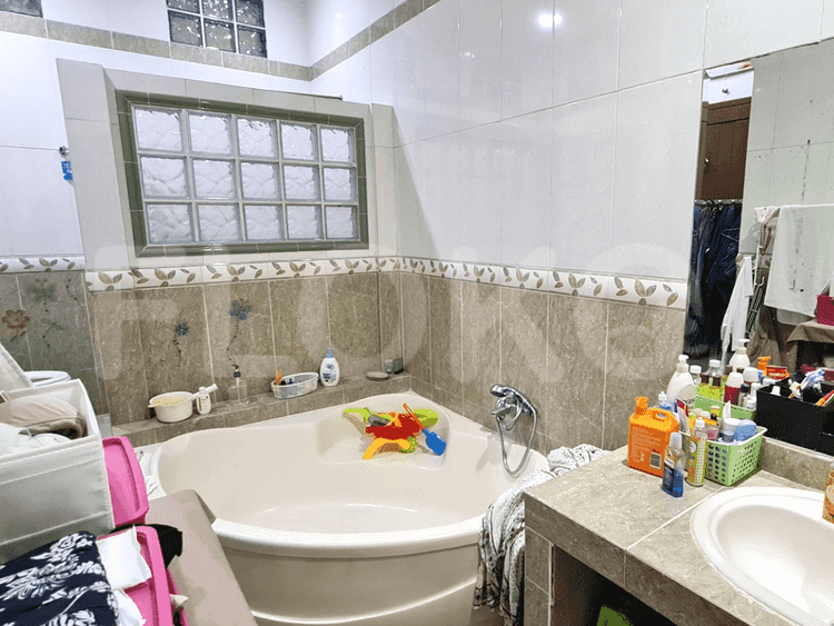Dijual Rumah 7 BR, Luas 350 m2 di Gandaria Utara, Gandaria - RHASc65 6
