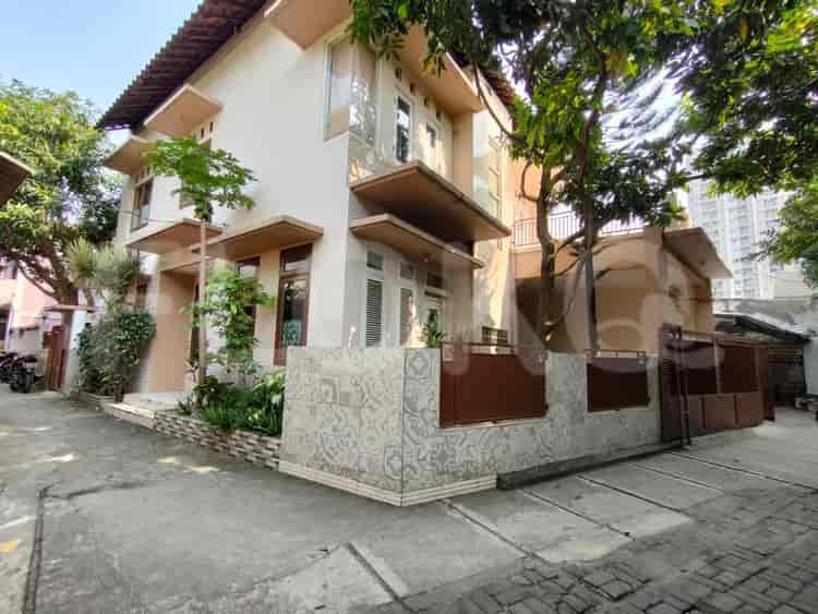 Dijual Rumah 7 BR, Luas 400 m2 di Pesanggrahan , Gandaria - RHAS7ce 1