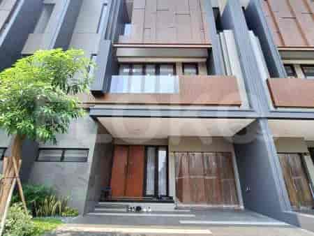 Dijual Rumah 3 BR, Luas 205 m2 di Jl. Kalibata Timur, Kalibata - RHASa9f 16