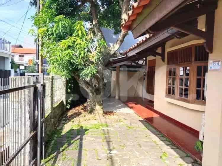 Dijual Rumah 4 BR, Luas 215 m2 di Jl. Warung Jati Timur, Kalibata - RHAS41d 10
