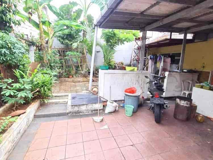 Dijual Rumah 5 BR, Luas 200 m2 di Jl. Kalibata Selatan, Kalibata - RHAS9f5 7