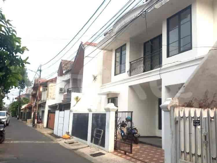 Dijual Rumah 5 BR, Luas 300 m2 di Jl. Jambu, Kalibata - RHASfdd 21