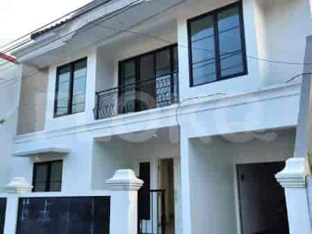 Dijual Rumah 5 BR, Luas 300 m2 di Jl. Jambu, Kalibata - RHASfdd 2