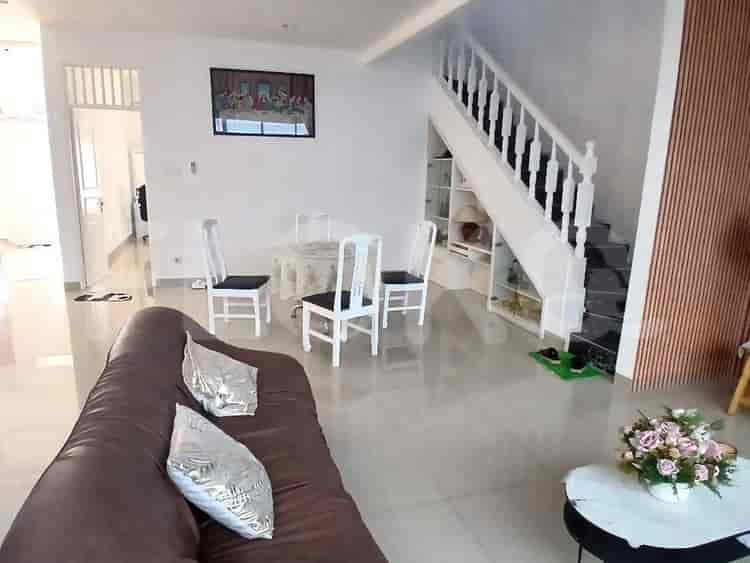 300 sqm, 4 BR house for sale in Karawaci, Karawaci - RHAS277 2
