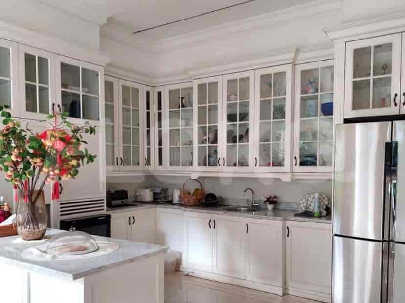 RHAS8b7 | House in Kuningan Sale with Balcony & Marble Floors 4