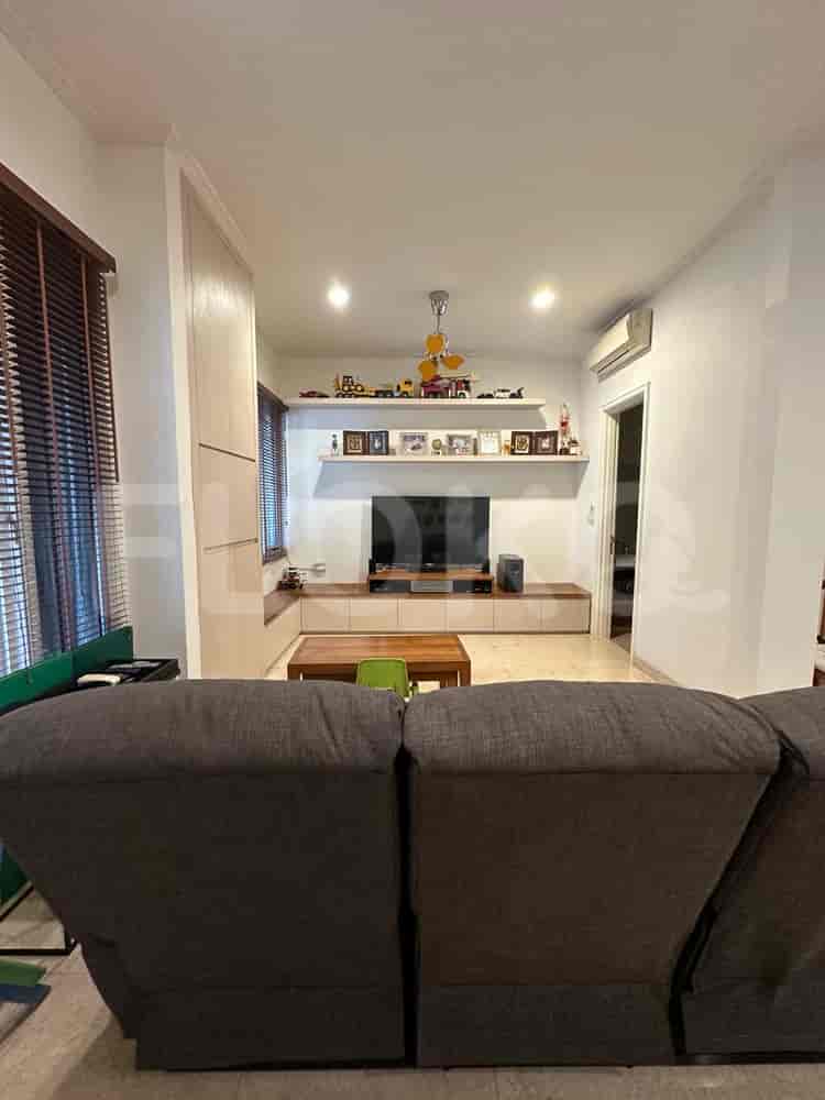 Dijual Rumah 2 BR, Luas 200 m2 di Lebak Bulus, Lebak Bulus - RHASb7b 2