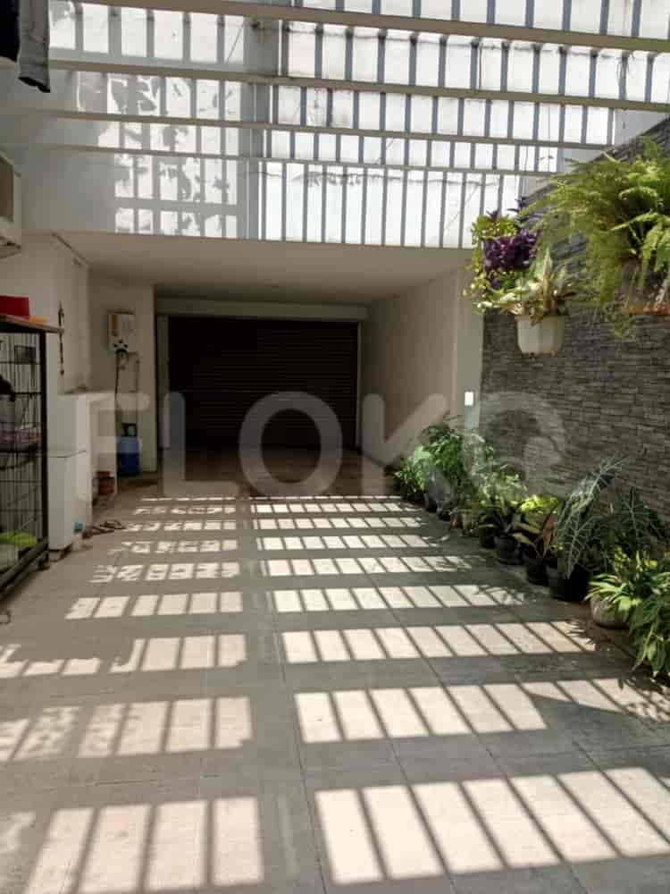 Dijual Rumah 3 BR, Luas 350 m2 di Jl Wijaya, Lebak Bulus - RHAS5f5 4