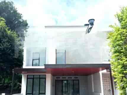 Dijual Rumah 3 BR, Luas 130 m2 di Lebak Bulus - Jakarta Selatan, Lebak Bulus - RHAS3b3 1