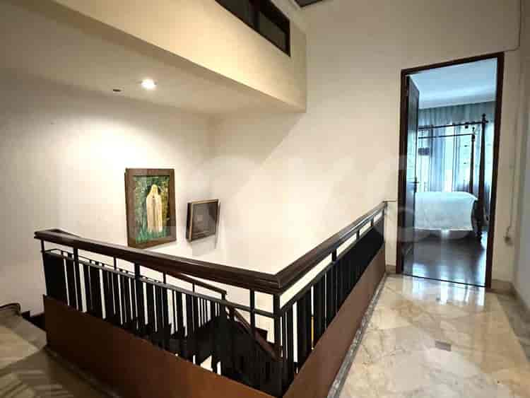 Dijual Rumah 3 BR, Luas 200 m2 di Cluster, Lebak Bulus - RHAS71f 8