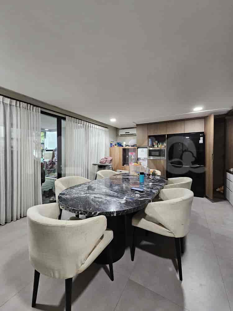 Dijual Rumah 3 BR, Luas 220 m2 di Serena Hills Cluster Quantum, Lebak Bulus - RHASc3c 10