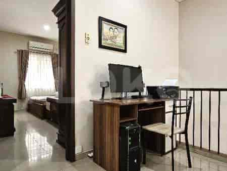 Dijual Rumah 4 BR, Luas 215 m2 di Jl. Serenia Hills, Lebak Bulus - RHAS7d3 2