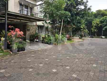 Dijual Rumah 4 BR, Luas 215 m2 di Jl. Serenia Hills, Lebak Bulus - RHAS7d3 31
