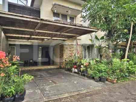Dijual Rumah 4 BR, Luas 215 m2 di Jl. Serenia Hills, Lebak Bulus - RHAS7d3 32