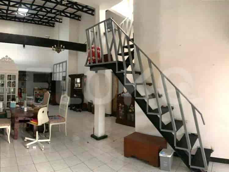 Dijual Rumah 5 BR, Luas 200 m2 di Jl. Delima Timur IV, Lebak Bulus - RHAS3fd 1
