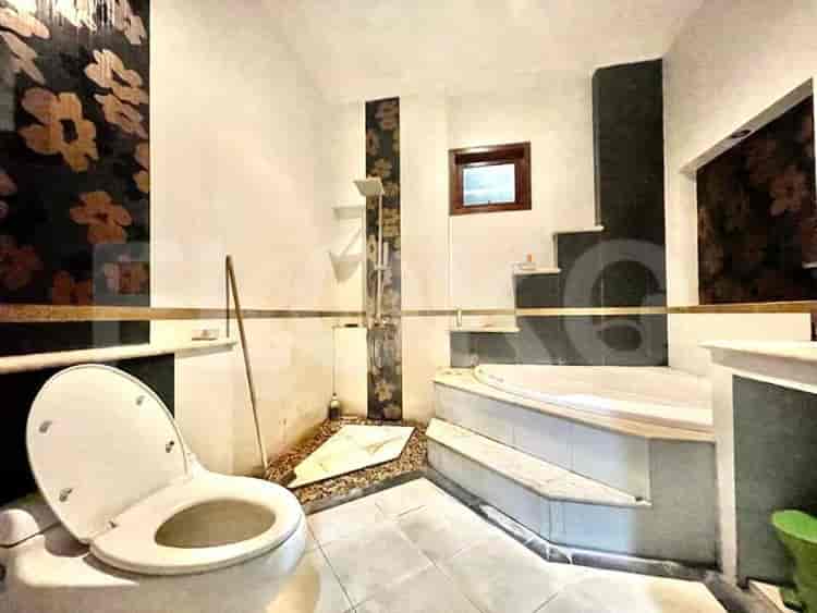 Dijual Rumah 7 BR, Luas 548 m2 di Jl. Mendut, Menteng - RHAS3c7 5