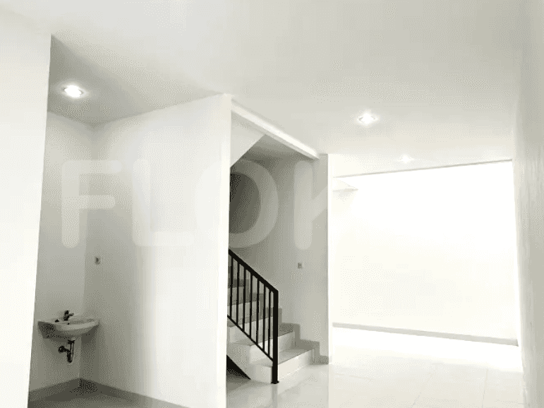RHASc34, 2 Floors House in Meruya for Sale | Modern & Negotiable 3