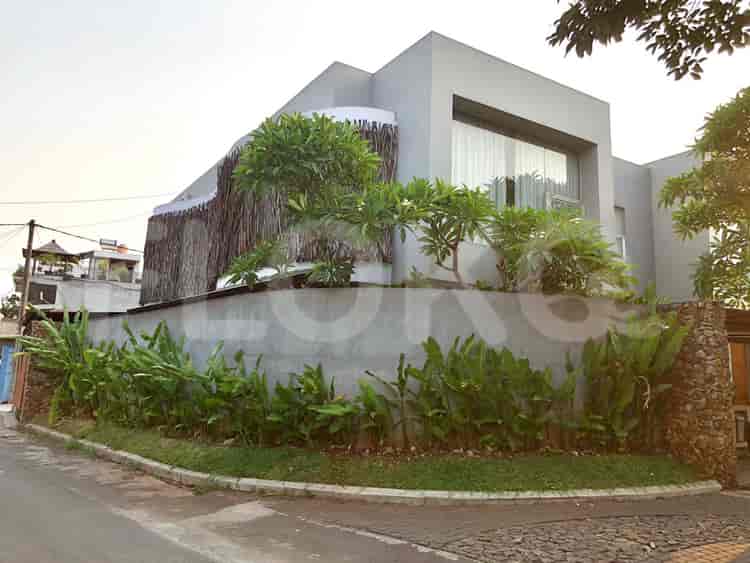 Dijual Rumah 5 BR, Luas 250 m2 di Cipayung, Pasar Rebo - RHAS41a 1
