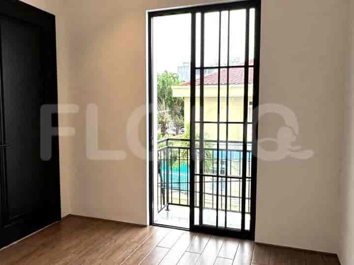 Dijual Rumah 5 BR, Luas 250 m2 di Muara Karang, Pluit - RHAS47a 5
