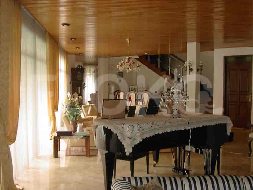 RHAS7a5, 2 Floors House Pondok Indah Sale | 4BR with 5 Carports 1