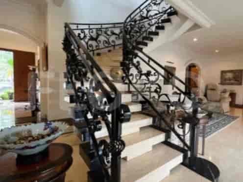 RHASc17 | House in Senayan for Sale | 2 Floors, Semi-Furnished 1