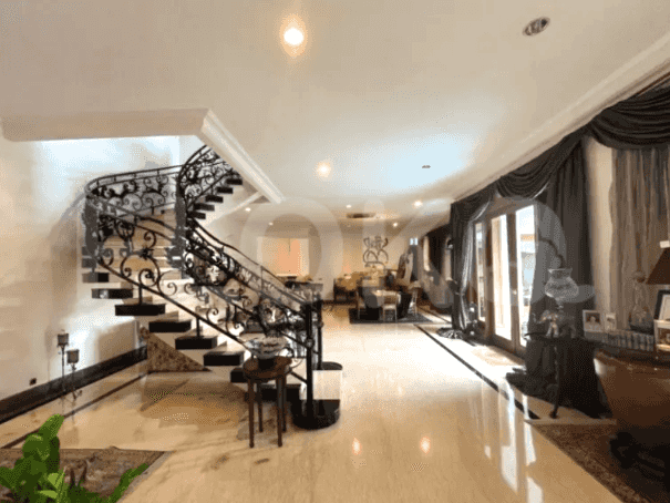 RHASc17 | House in Senayan for Sale | 2 Floors, Semi-Furnished 3
