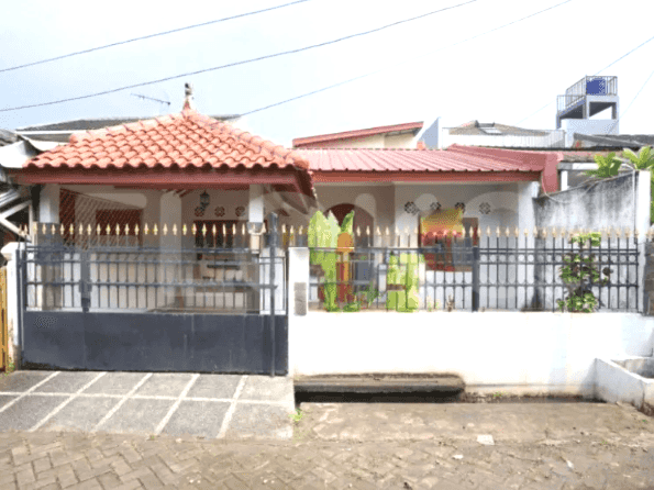 RHASe43 | House in Tangerang For Sale, 2 Floors & Negotiable 1