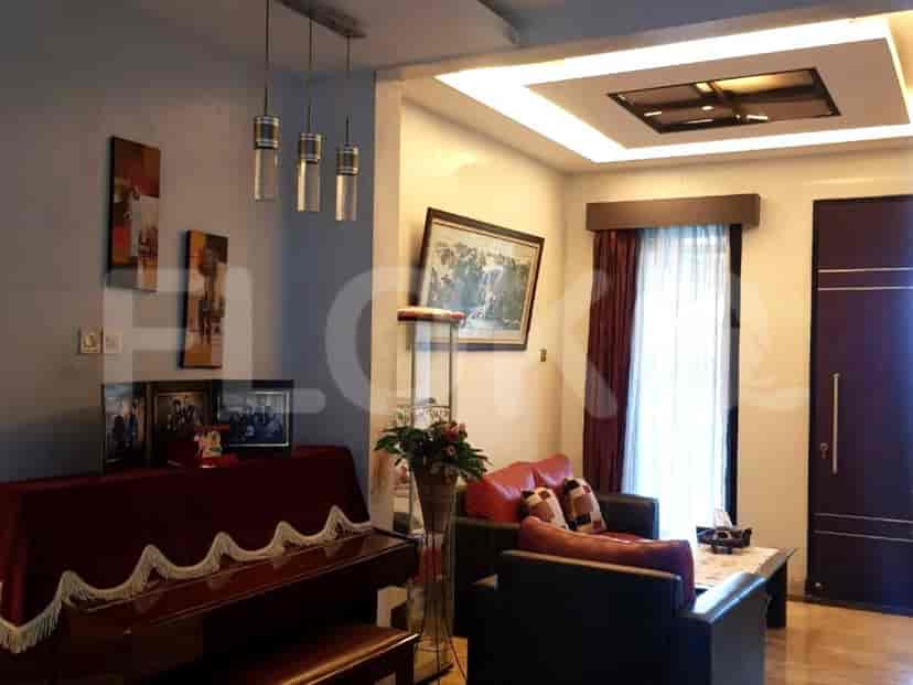 RHAS18d, 2 Floors House Tangerang Sale | Negotiable 5BR 1