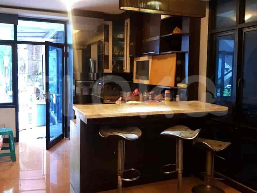 RHAS18d, 2 Floors House Tangerang Sale | Negotiable 5BR 3