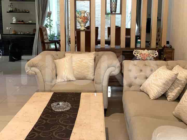 270 sqm, 6 BR house for sale in Bumi Serpong, Tangerang - RHASb8f 2