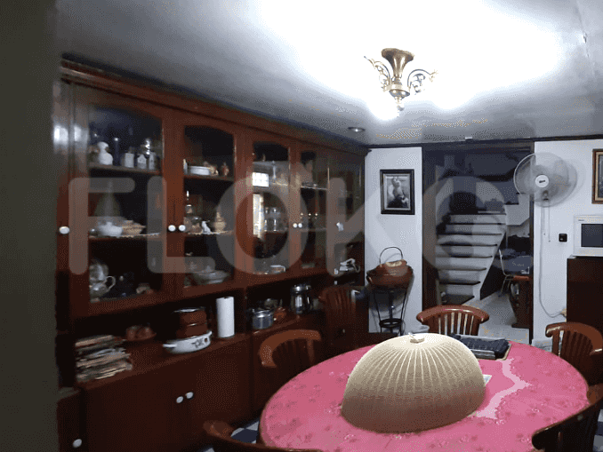 Dijual Rumah 11 BR, Luas 430 m2 di Wijaya, Wijaya - RHAS5bd 6