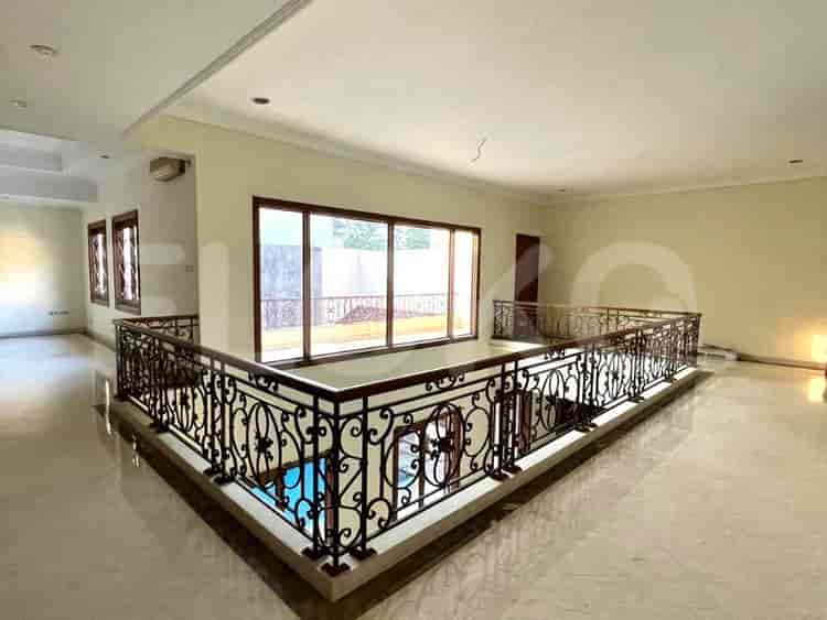 Dijual Rumah 4 BR, Luas 400 m2 di Wijaya, Wijaya - RHAS2a5 3