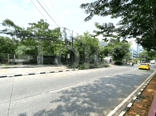 Dijual Tanah Luas 3500 m2 di Jalan Utama Pangeran Jayakarta, Mangga Dua - TNS35b 1