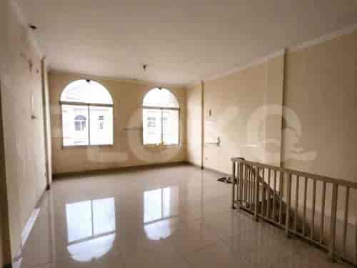 162 sqm, shophouse for rent in Galaxy, Bekasi Selatan - RKRb6b 2