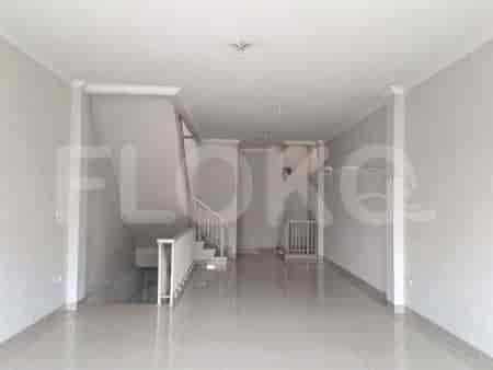 200 sqm, shophouse for rent in Galaxy, Bekasi Selatan - RKRcf0 2