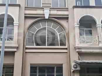 165 sqm, shophouse for rent in Galaxy, Bekasi Selatan - RKR199 1