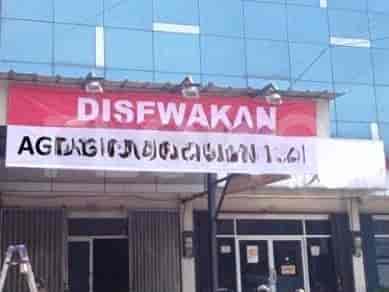 350 sqm, shophouse for rent in Pekayon, Bekasi Selatan - RKRd59 1