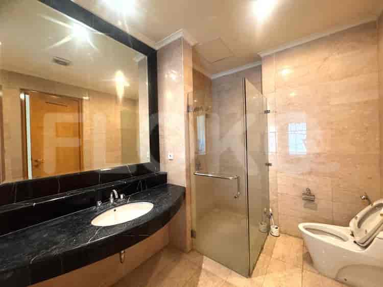 3 Bedroom on Middle Floor for Rent in Senayan Residence - fseb2b 9