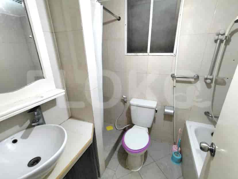 A bathroom equipped with a toilet, sink, and bathtub.