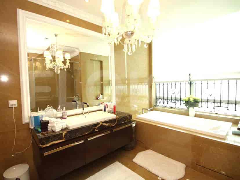 A luxurious bathroom with a large mirror and bathtub.