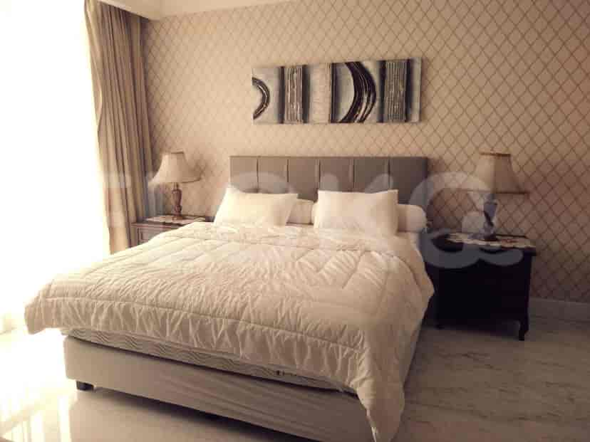 A bedroom with a bed and bedside tables.