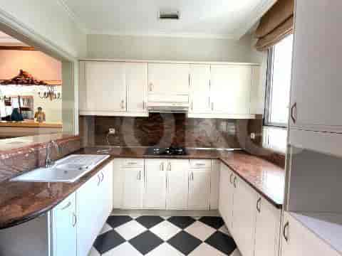 3 Bedroom on Low Floor for Rent in Simprug Terrace Apartemen - fte252 4