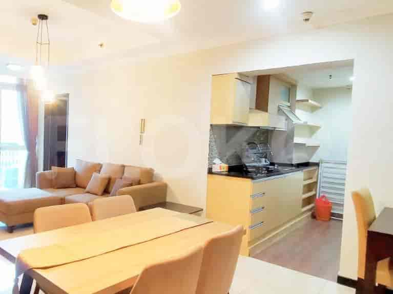 Open layout featuring a living room, dining area, and kitchen.