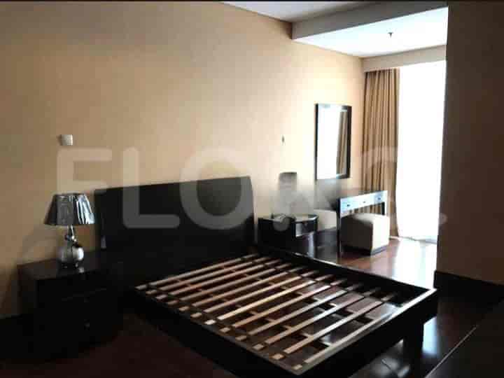 Modern bedroom with a double bed, nightstands, and neutral tones.