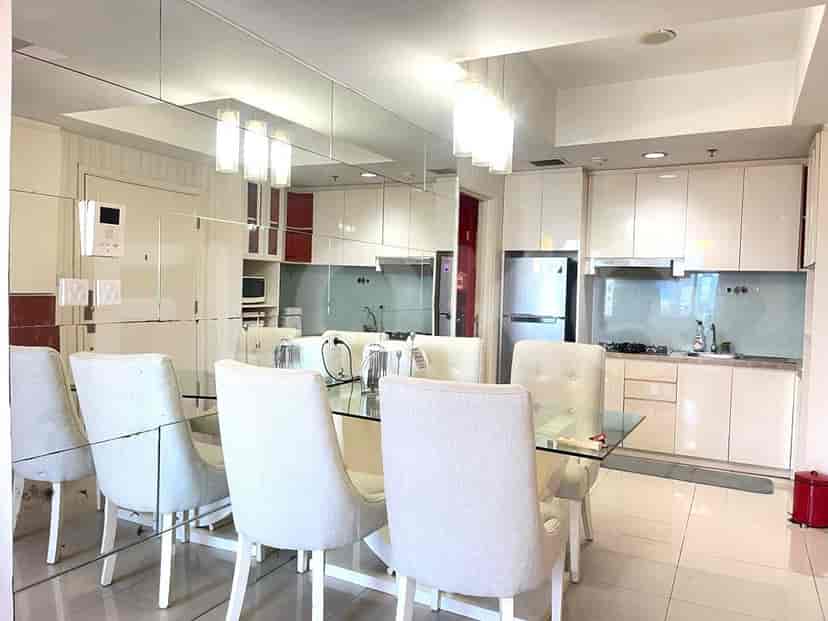 Kitchen and dining area with modern design.