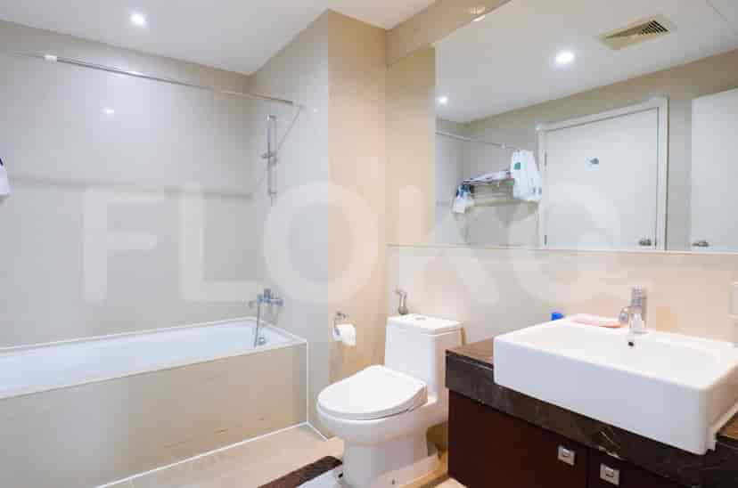 A well-designed bathroom with a bathtub, toilet, and vanity.